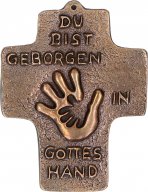 Kommunionkreuz aus Bronze Geborgen in Gottes Hand. Zur Anzeige der Produktdetails bitte anklicken.